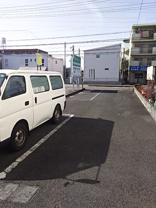 13/17 駐車場