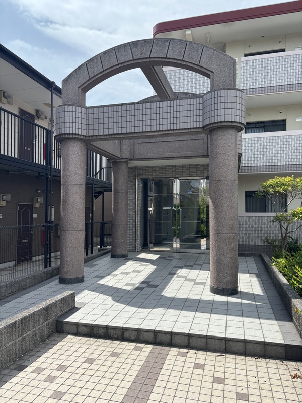 20/21 エントランス