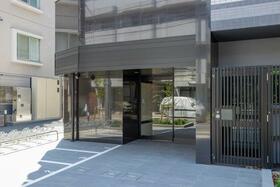 16/16 エントランス