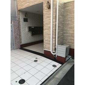 16/16 エントランス