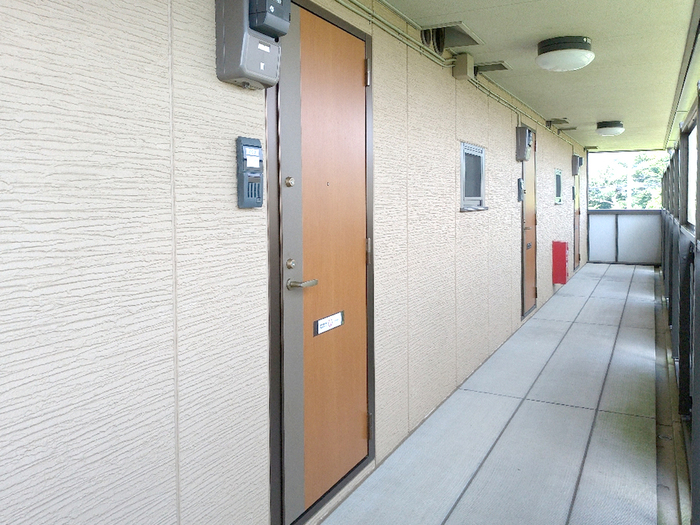 19/27 エントランス