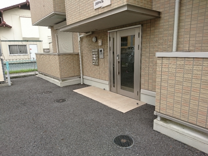 18/30 エントランス