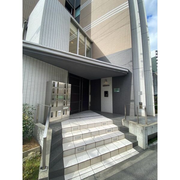 18/28 エントランス