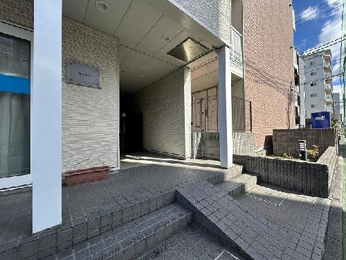 13/16 エントランス