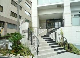 16/16 エントランス