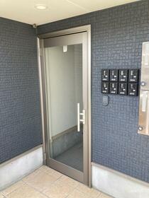 16/16 エントランス