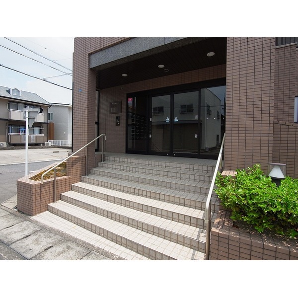 18/20 エントランス