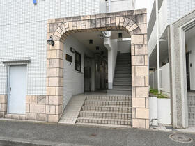 16/16 エントランス