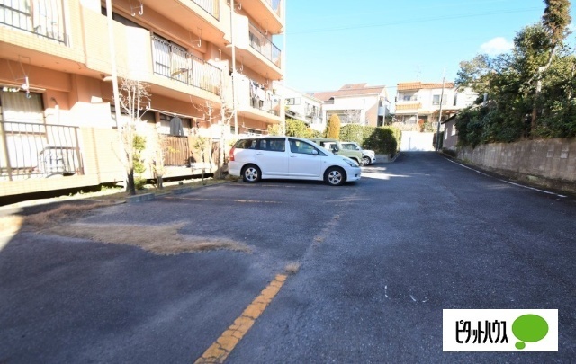 14/14 駐車場