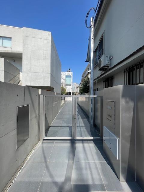 18/21 エントランス