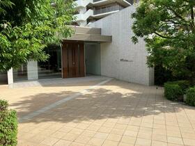 16/16 エントランス