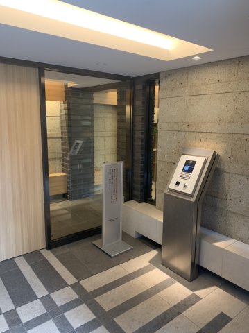 15/18 エントランス