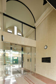 5/5 エントランス