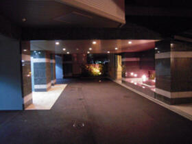 16/19 エントランス