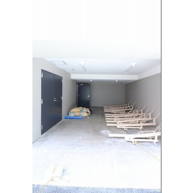 16/16 エントランス