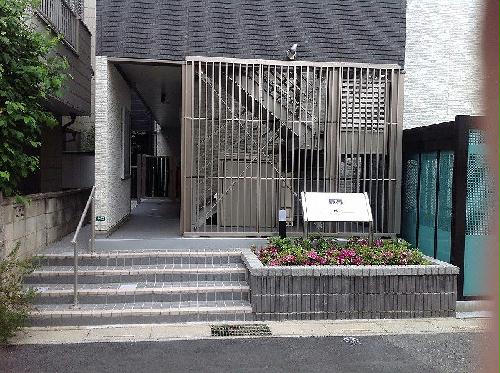 13/13 エントランス