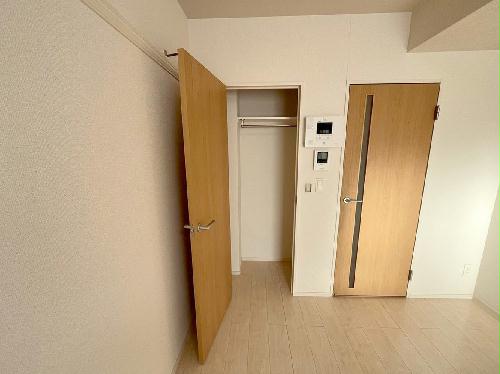 13/14 エントランス