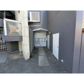 15/23 エントランス