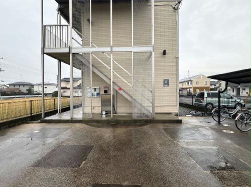 13/14 エントランス