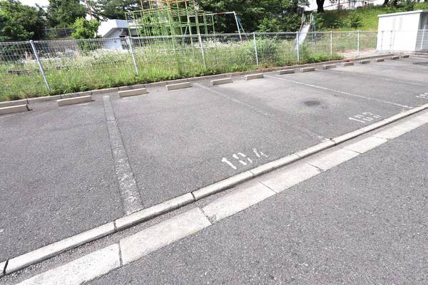 16/16 駐車場