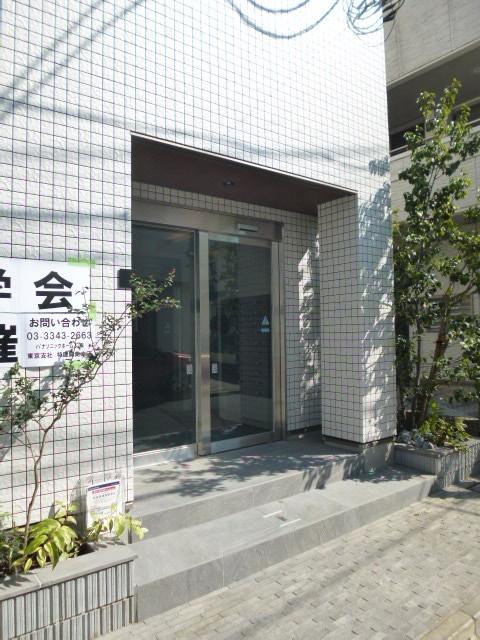 13/14 エントランス