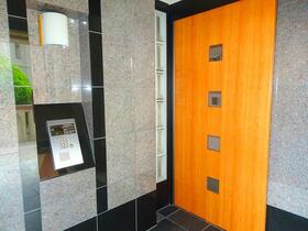 16/17 エントランス