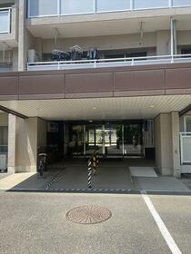 16/16 エントランス