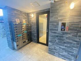 16/16 エントランス