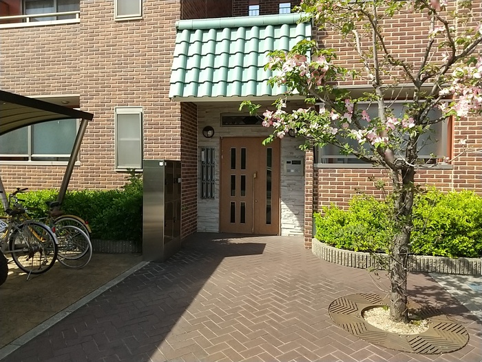 16/17 エントランス