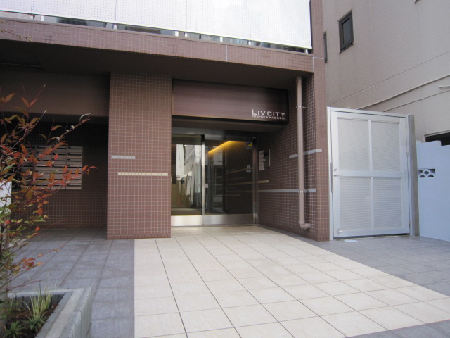 19/27 エントランス