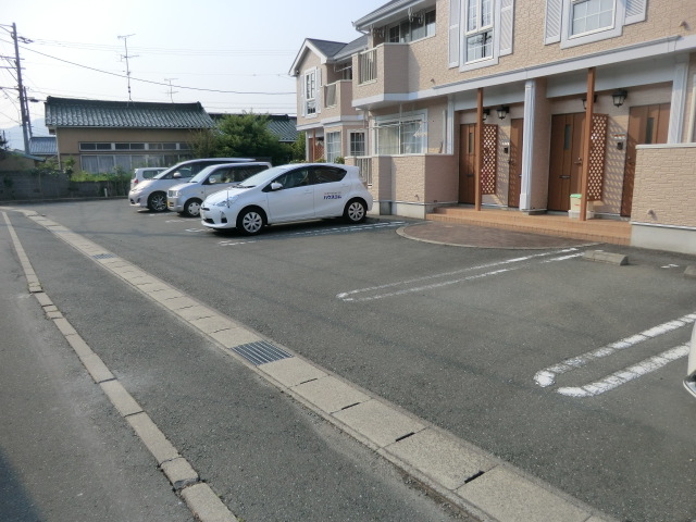 22/28 駐車場