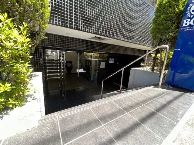 19/23 エントランス