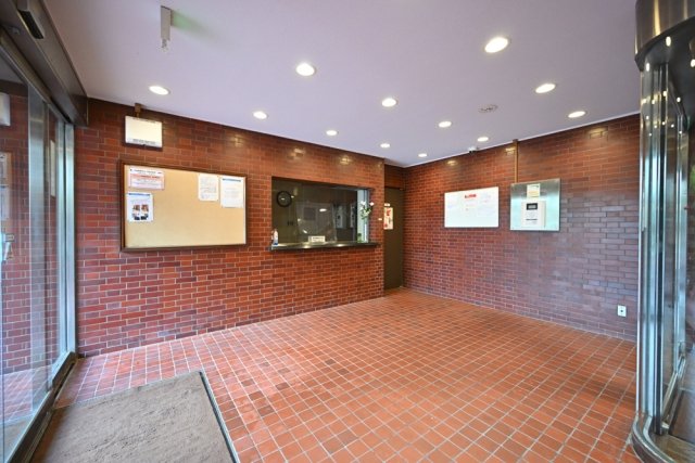 23/24 エントランス