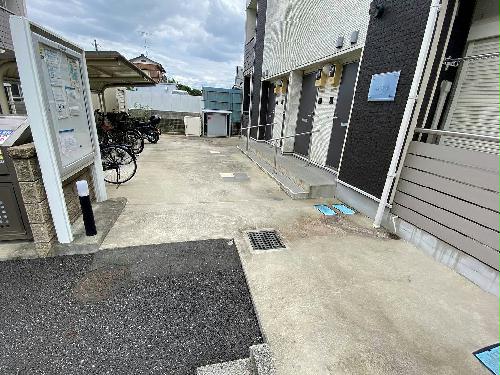 13/19 エントランス