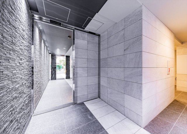 27/30 エントランス