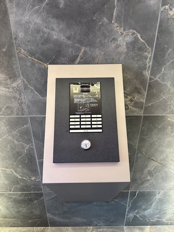 22/22 エントランス