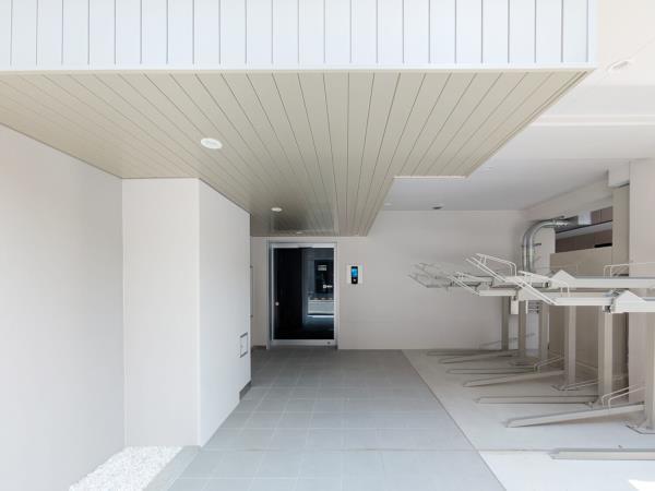 25/29 エントランス