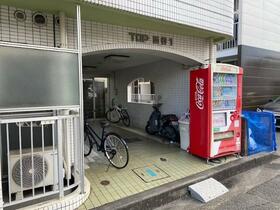 16/16 エントランス