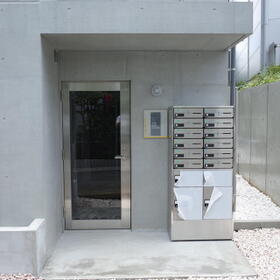 16/26 エントランス