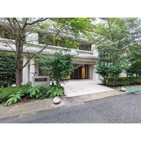 16/16 エントランス