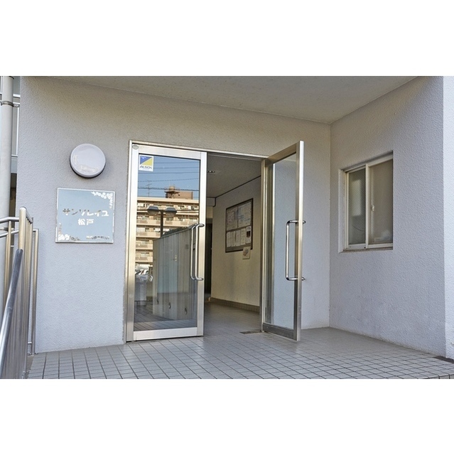 19/30 エントランス