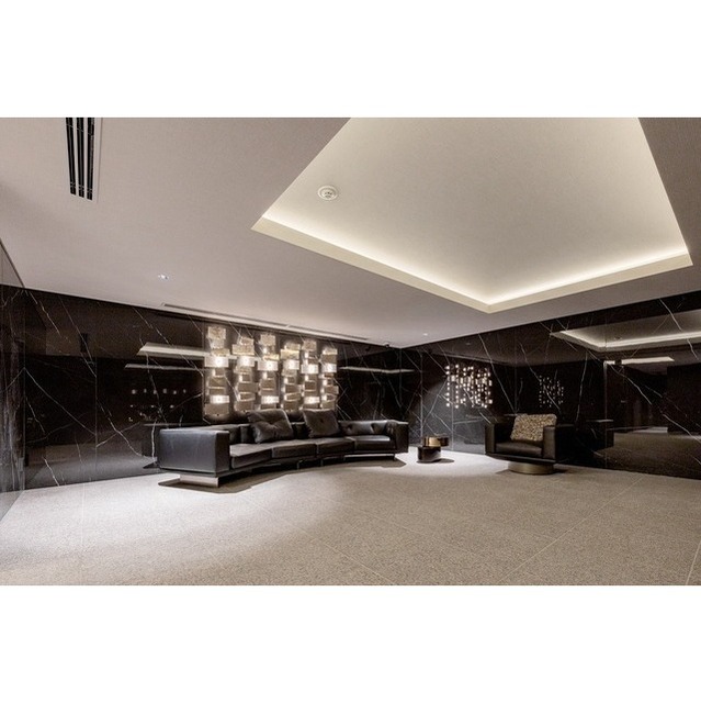 21/28 エントランス