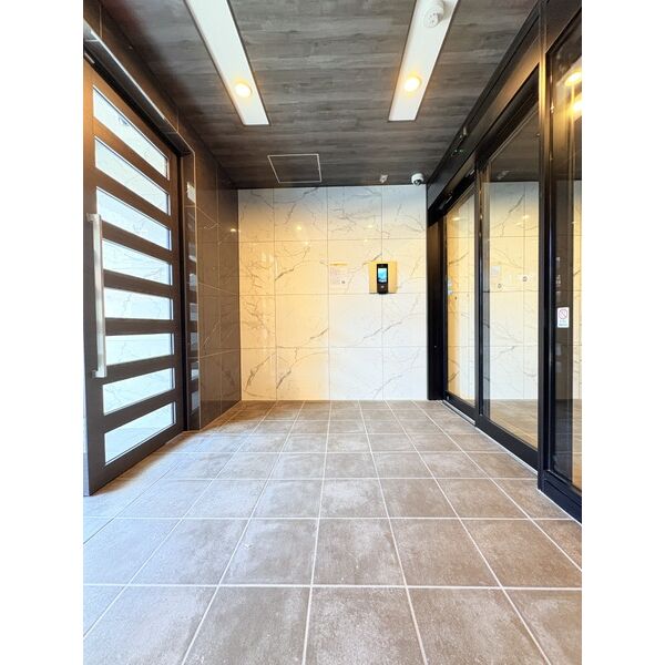 16/17 エントランス