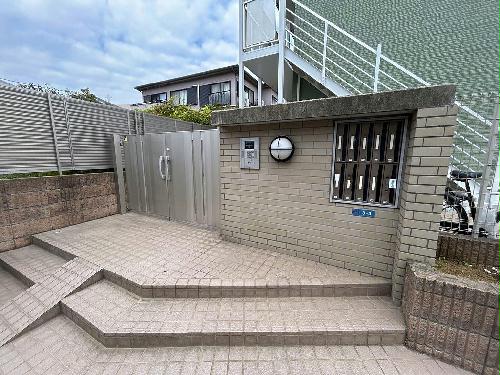 13/14 エントランス