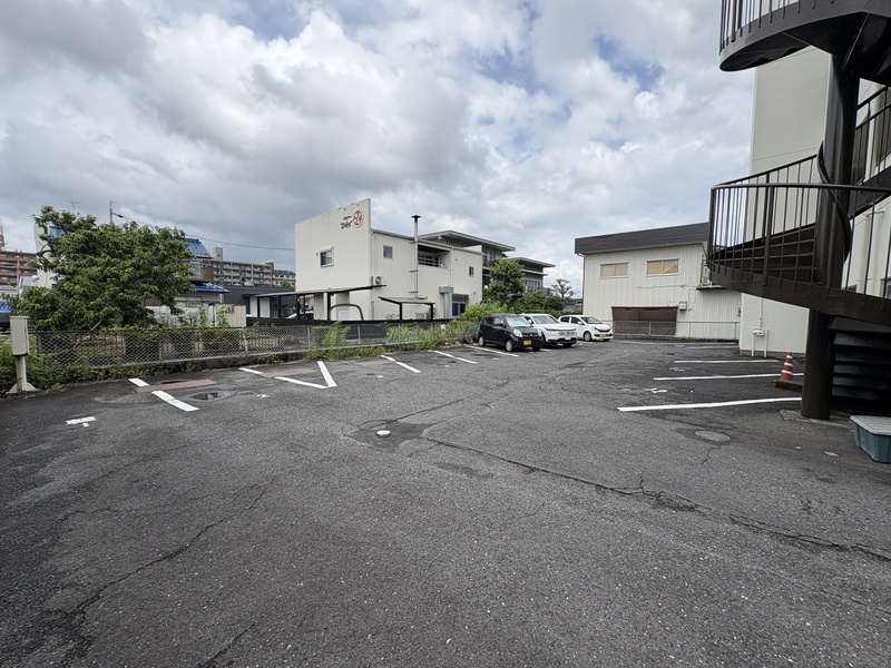 18/18 駐車場