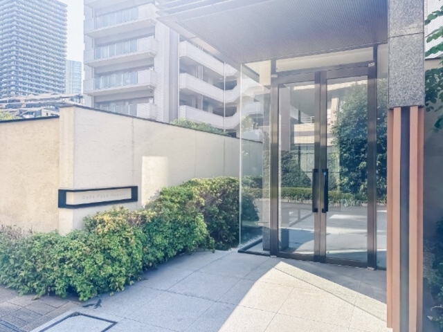 18/25 エントランス