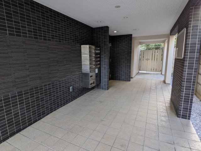 16/20 エントランス