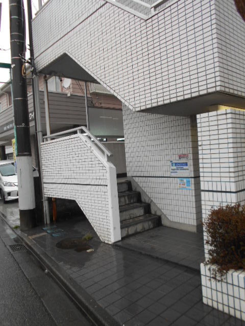 21/30 エントランス