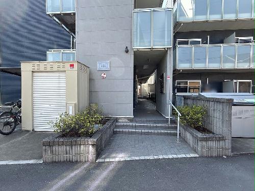 13/14 エントランス