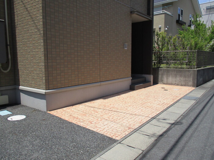 17/19 エントランス